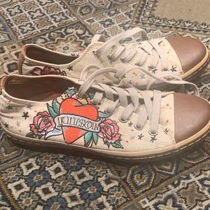 Embroidered, canvas shoes